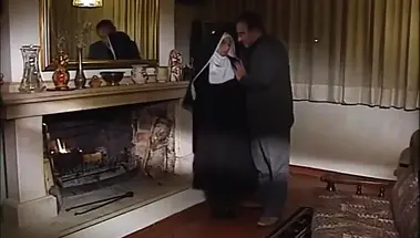 Предприниматель склеил монашку и отдрючил в бритую киску в квартире