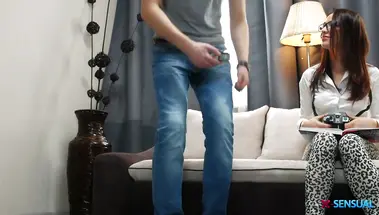 Русский парень соблазнил 18-летнюю девушку фотографа и поимел в бритую писю