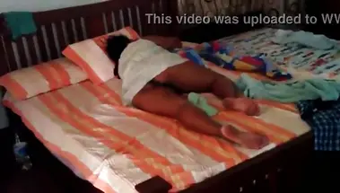 Сын снял черную промежность спящей без трусиков мамки негритянки