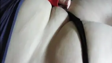 Сын лапает большие сиськи спящей толстой матери и снимает крупным планом её пизду