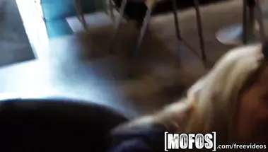 Хип-хоп танцор выебал ученицу на публике в кафе