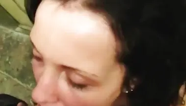 Питерская студентка сосет член приятеля в подъезде