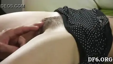 Вылизал волосатую пизду 18-летней девственницы и засадил в неё хуй