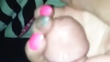 Сын подрочил стояк ручкой спящей бухой мамы