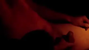 Две пьяные шлюхи дрочат хуй таксиста в машине по дороге домой