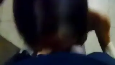 Сисястая жена начальника сосёт член администратора сауны в предбаннике