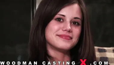 18-летяя Little Caprice оголила тело перед Пьером Вудманом