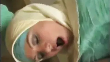 Неверная арабка в хиджабе делает минет и трахается в киску с любовником