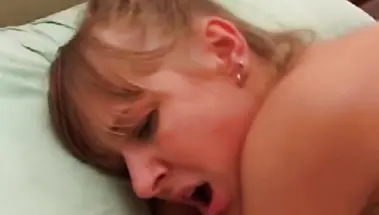 Отчим лишил дочь анальной девственности, уложив жену спать