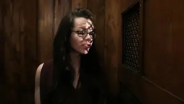 Бухгалтерша искупает грехи, трахаясь со священником в исповедальне