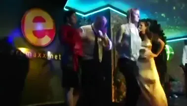 Секс оргия на свадебной вечеринке в ночном клубе