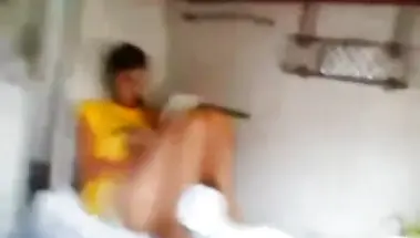 Исполнила минет на коротком стояке незнакомца при подруге в поезде