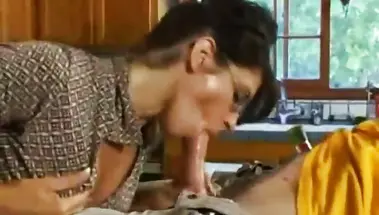 Сын разрешил другу вылизать и поиметь свою маму до спермы на лицо