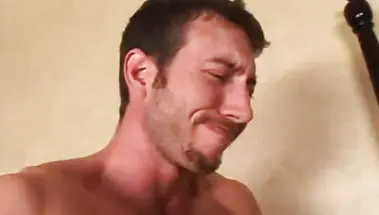 Баскетболист выебал маму друга после минета, притащив её пьяного сына домой