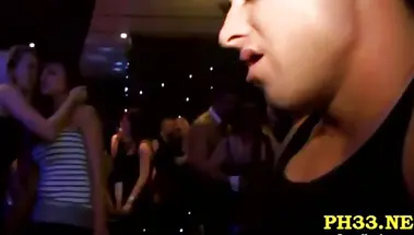 Групповой секс с пьяными девушками в ночном клубе