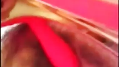 Наташа Королёва мастурбирует волосатую пизду на видео для Тарзана