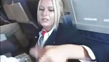 Стюардесса дрочит себе на сиськи член миллионера в самолет