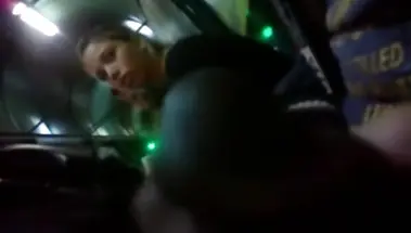 Онанист дрочит хуй на молодую девку в метро