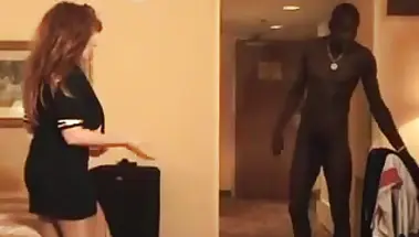 Стюардесса пригласила для ебли негра с большим хуем