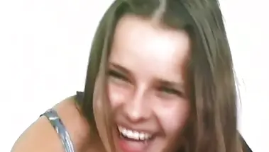 Кассирша Angelina Sweet рассказала о себе и разделась перед Вудманом