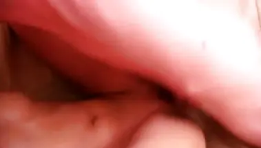 Спящая сестра проснулась, когда брат делал куни