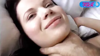 Мохнатая Ella Martin ебется с Вудманом в жопу и кончает сквиртом