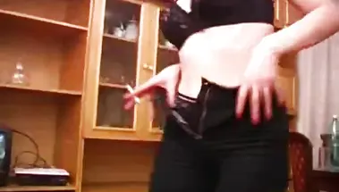 Рыжая Наташа из бухгалтерии нажралась и разделась перед сторожем