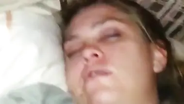 Пьяный муж залил спермой мохнатку беременной жены, пока она дремала