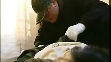 Уголовник усыпил японскую студентку и трахнул её, сделав куни