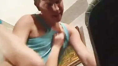 Брат жестко выебал сестры и кончил на лицо под «Улицу разбитых фонарей»