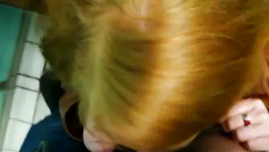 Официант поссал на язык рыжей телки и дал за щеку в туалете