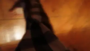 Сын водит головкой хуя по губам спящей мамы