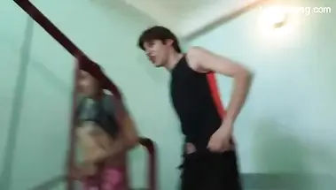 Студент из МГУ поимел приезжую узбечку в подъезде и дома