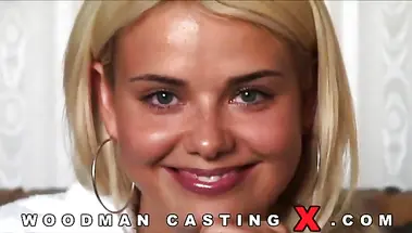 Чешская модель Caylian Curtis раздевается и позирует перед Вудманом