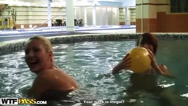 Русские стриптизеры замутили групповуху на четверых в сауне