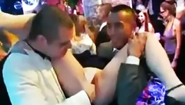 Большая секс оргия с невестами и стриптизерами на девичнике в ночном клубе