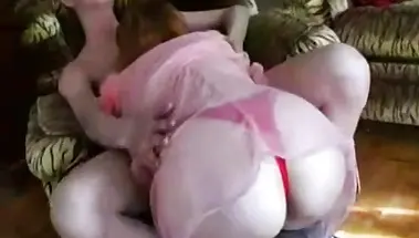 Русская мама стриптизерша сделала сыну минет и трахнулась