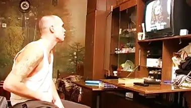 Русская мамка спалила сына на онанизме и занялась сексом с ним