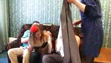 Русские родители развели сына с дочкой на групповой трах