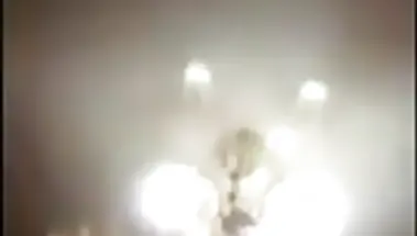 Русский парень кончил во время эпиляции члена и яиц