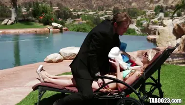 Отчим подарил падчерице корсет и чулки ради инцеста