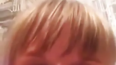 Оля отсосала хуй любовника во время трансляции в Перископе