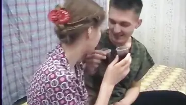 Строитель из Саратова трахнул пьяную клиентку бананом и членом