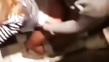 Подсматривают за еблей подруги с мажором в туалете клуба