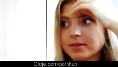 Старый папа вылизал попку дочки в позе 69 и поимел в киску