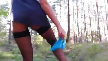 Питерская студентка трахается с однокурсником в лесу на турслете