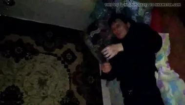 Русский куколд выпивает сперму из презерватива любовника по приказу сексвайф