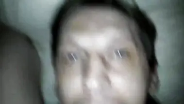 Русская госпожа стонет, пока раб лижет её волосатую пизду