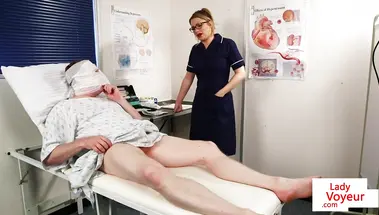 Избитый онанист дрочит хуй на голую медсестру в чулках