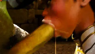 Связанная принцесса глубоко сосет большой хуй зеленого огра